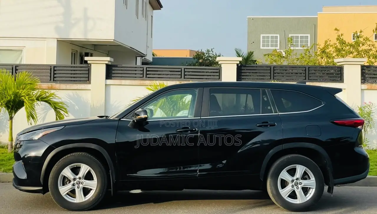Toyota Highlander LE AWD 2023 Black