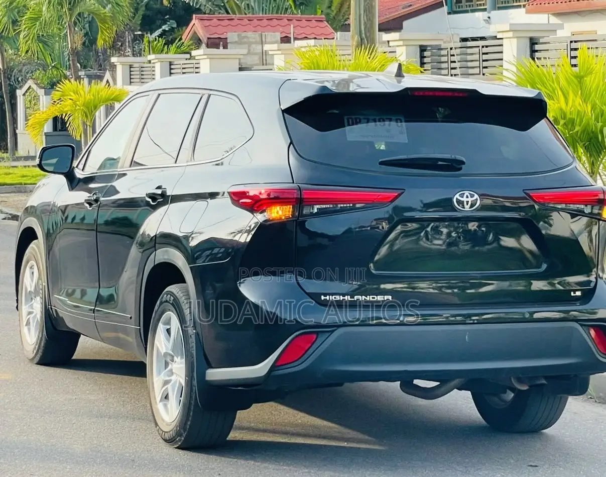 Toyota Highlander LE AWD 2023 Black