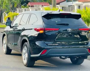 Toyota Highlander LE AWD 2023 Black