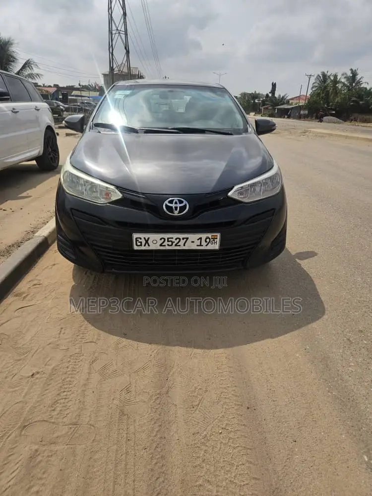 Toyota Yaris 2019 Gray