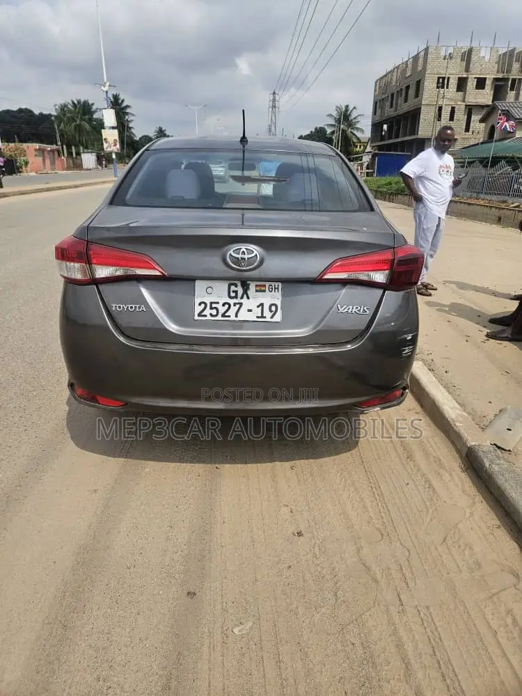 Toyota Yaris 2019 Gray