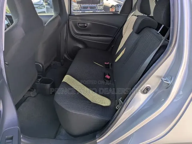 Toyota Vitz 2014 Silver