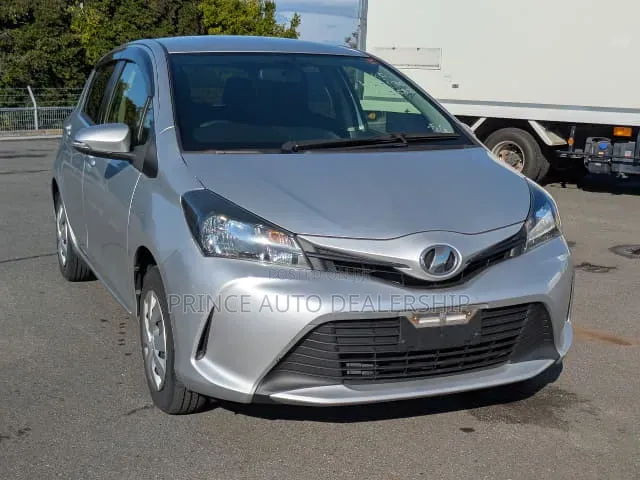 Toyota Vitz 2014 Silver