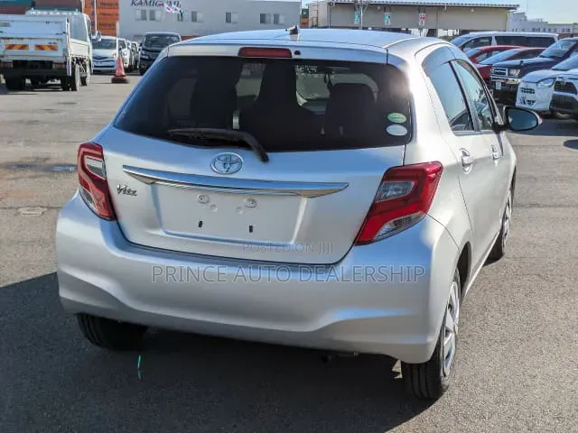 Toyota Vitz 2014 Silver