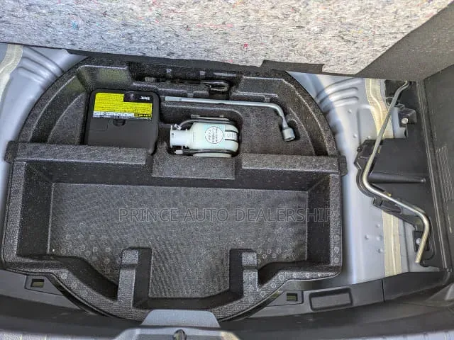 Toyota Vitz 2014 Silver