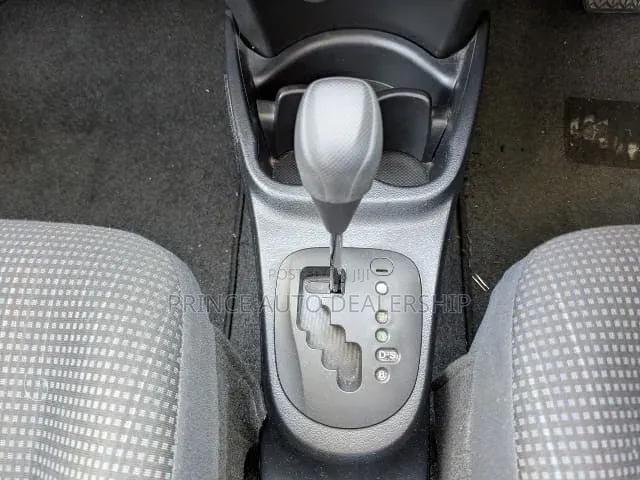 Toyota Vitz 2014 Silver