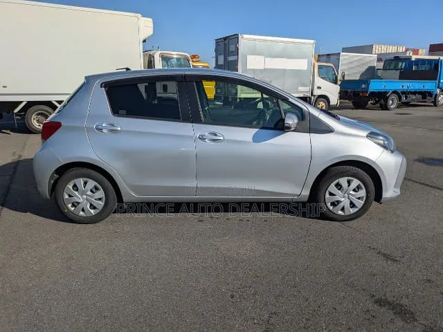Toyota Vitz 2014 Silver