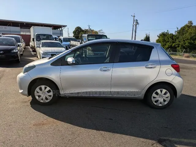Toyota Vitz 2014 Silver