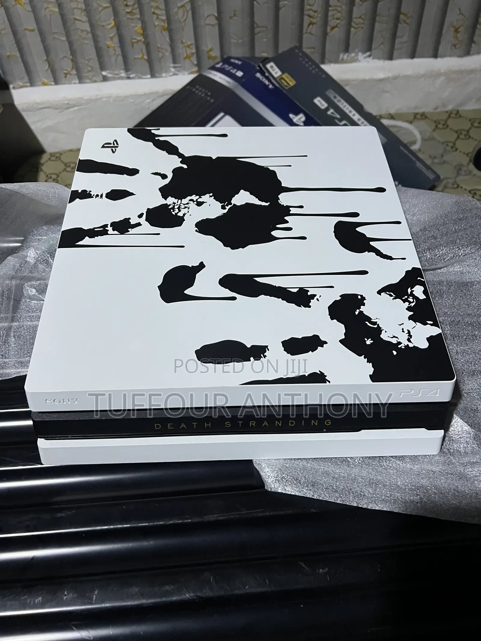 PS4 Pro Comes With 2 Controllers