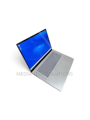 Laptop Dell Inspiron 16 5620 32GB Intel Core i7 SSD 1T