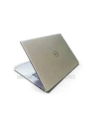 Laptop Dell Inspiron 16 5620 32GB Intel Core i7 SSD 1T