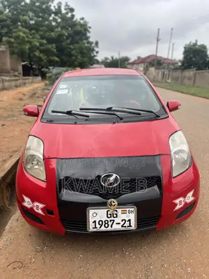 Toyota Vitz 1.3 AWD 5dr 2010 Red