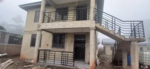 8bdrm Apartment in Helping Hand, Akuapim North for sale