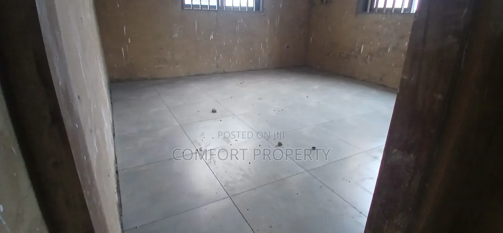 8bdrm Apartment in Helping Hand, Akuapim North for sale