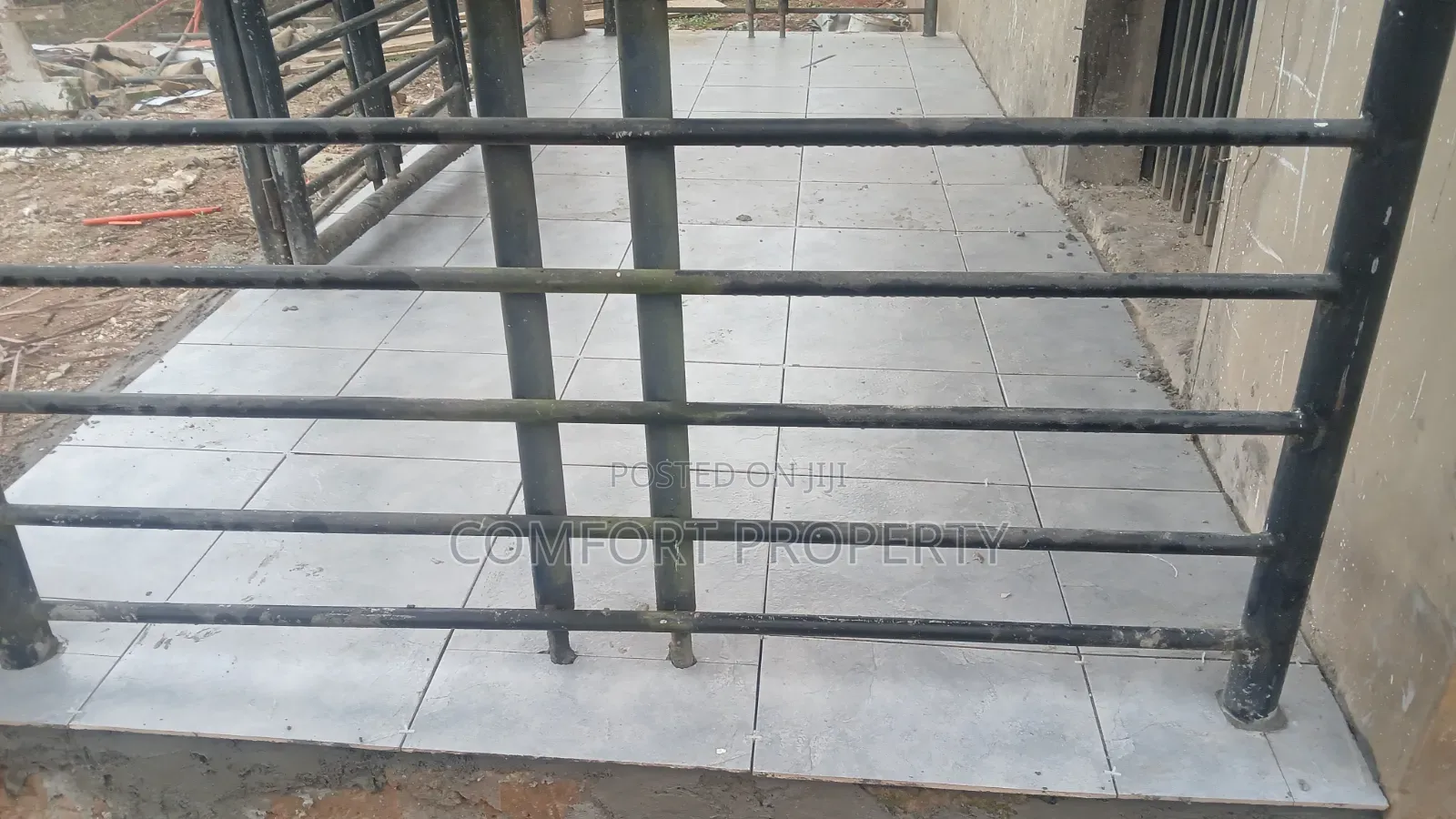 8bdrm Apartment in Helping Hand, Akuapim North for sale