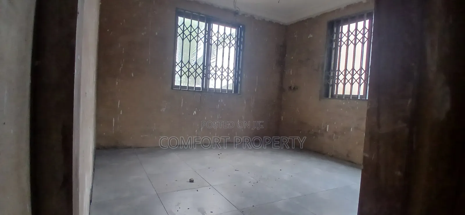 8bdrm Apartment in Helping Hand, Akuapim North for sale