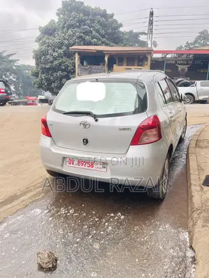 Toyota Yaris 2010 Silver