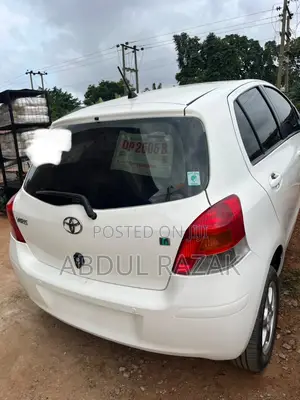 Toyota Yaris 2010 White