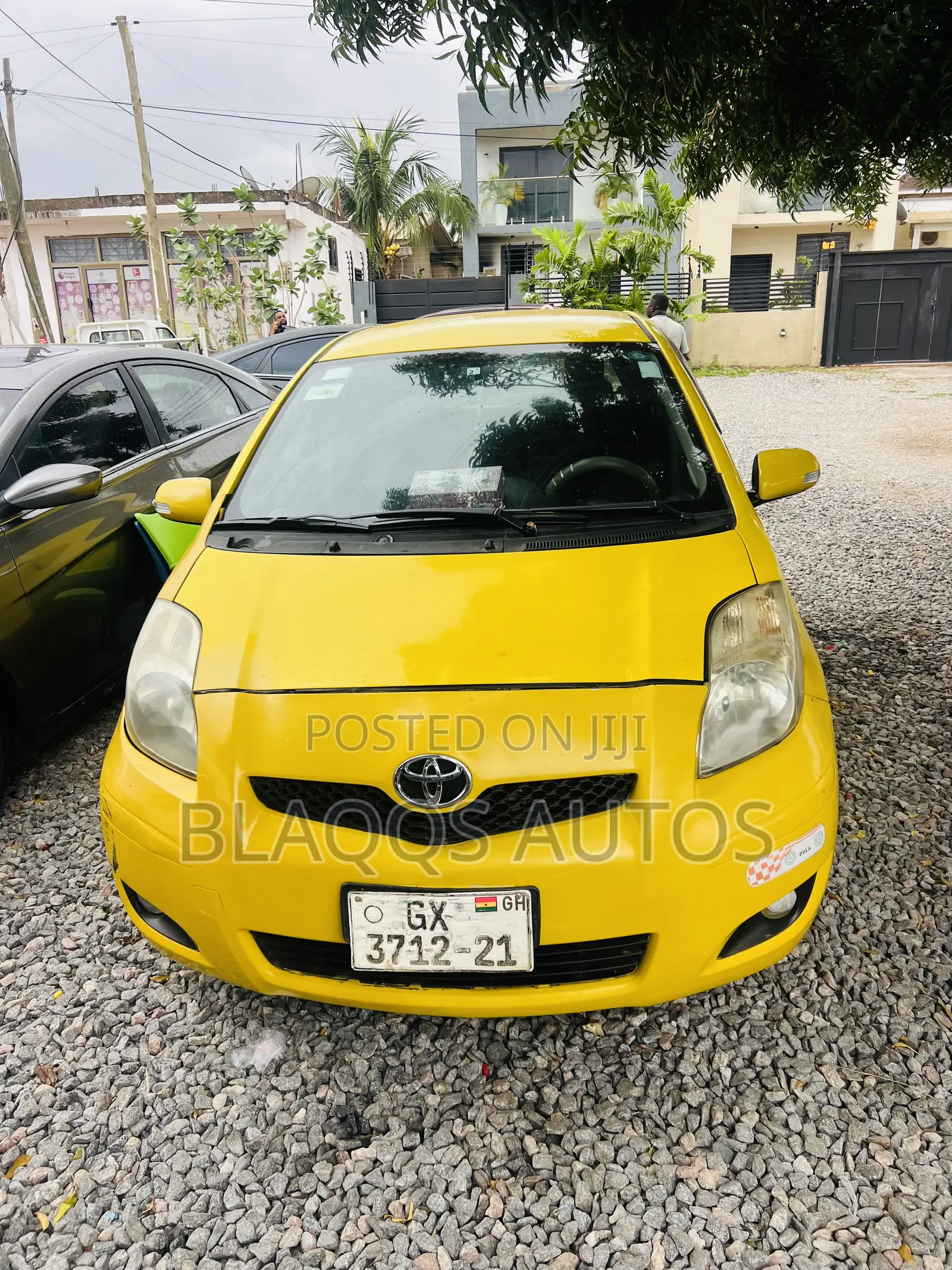 Toyota Vitz 2010 Yellow