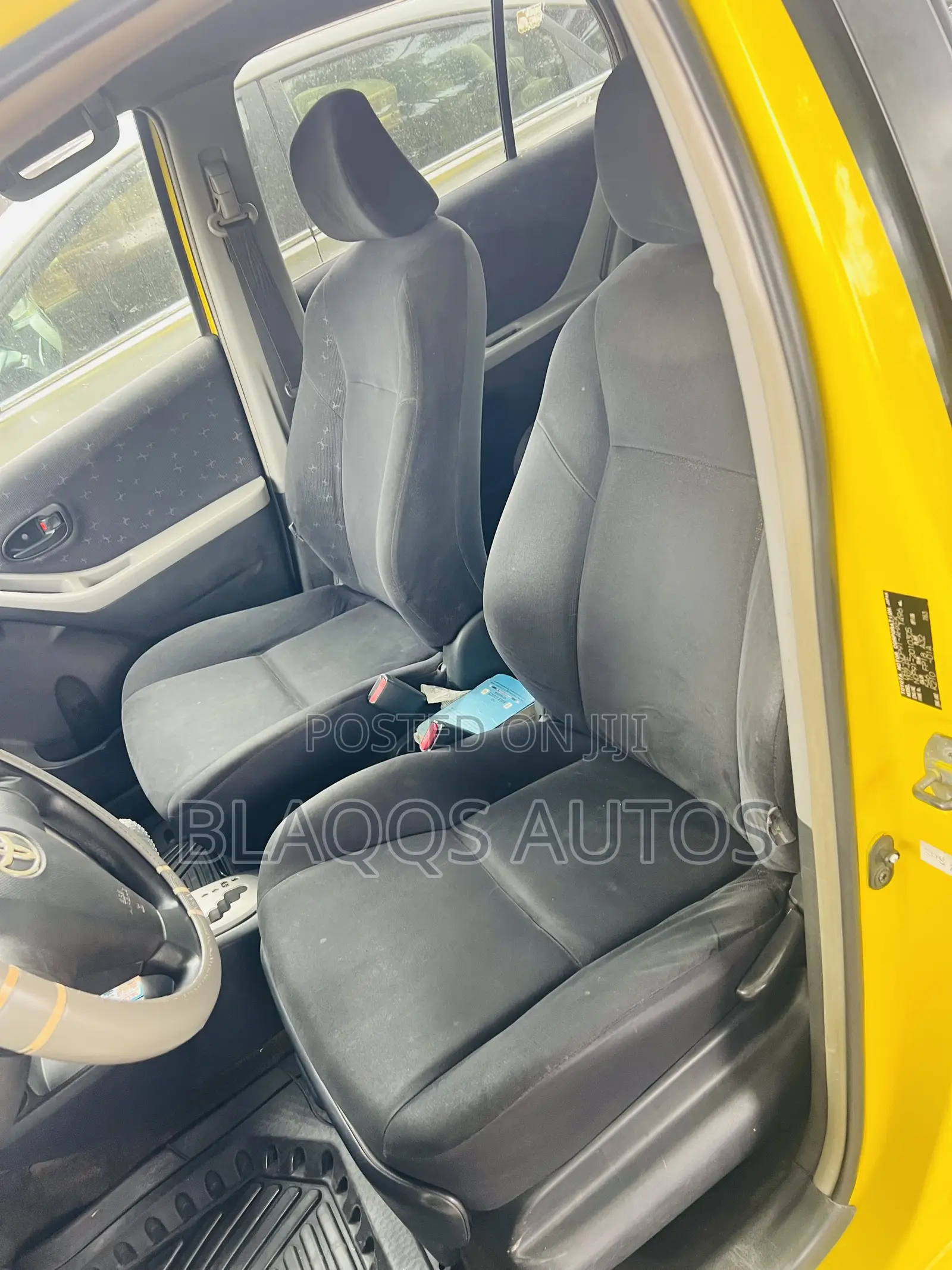 Toyota Vitz 2010 Yellow