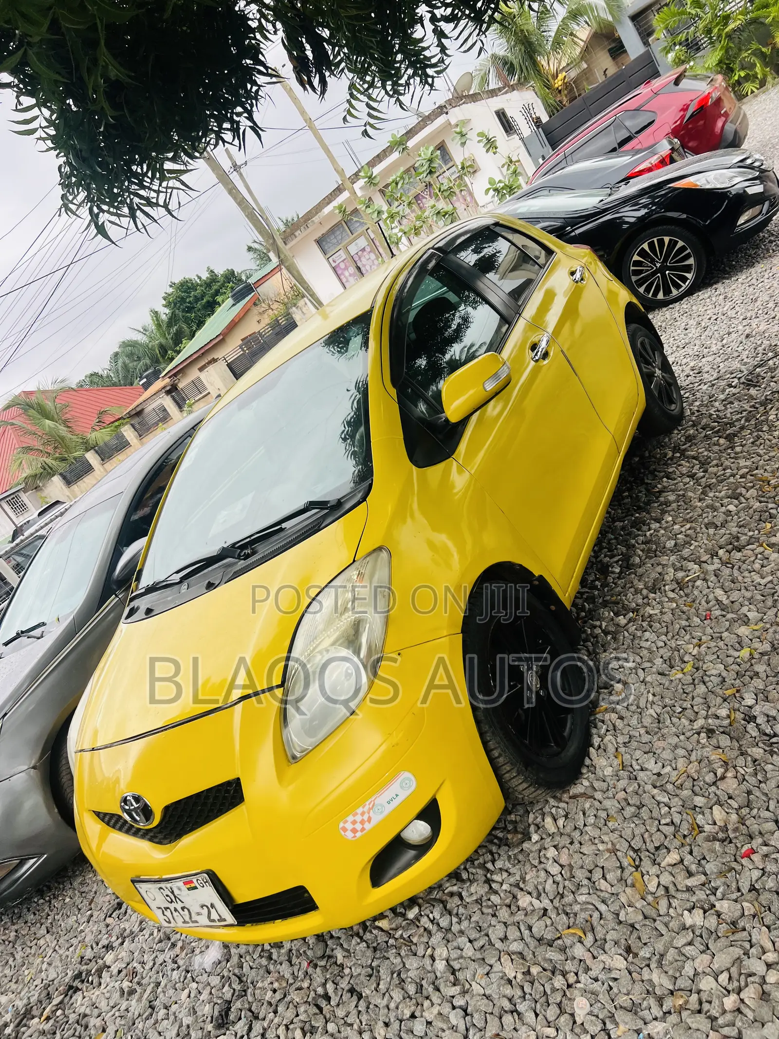 Toyota Vitz 2010 Yellow