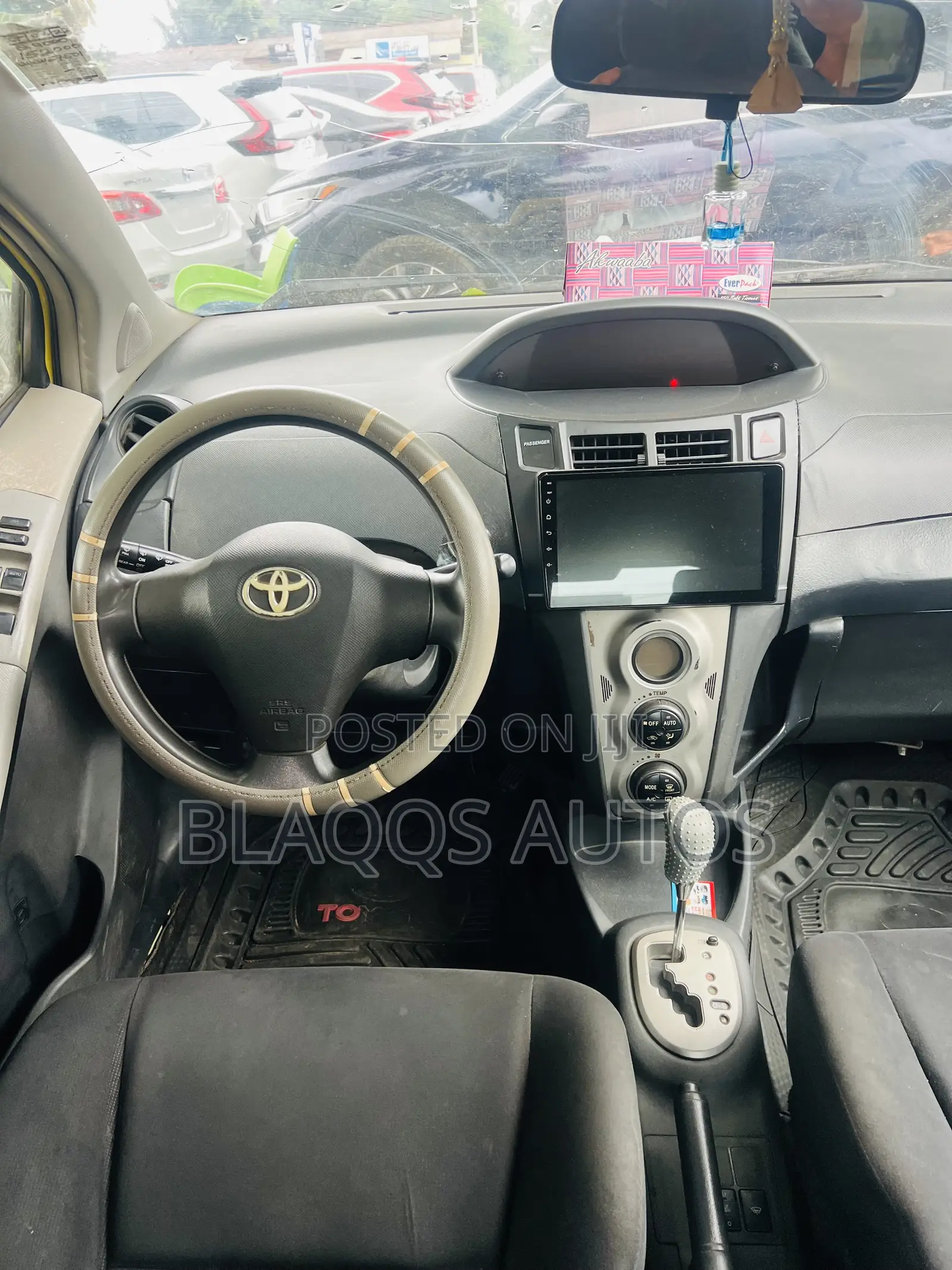 Toyota Vitz 2010 Yellow