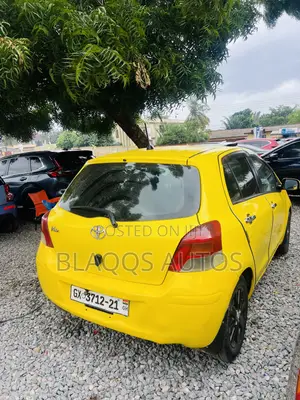Toyota Vitz 2010 Yellow