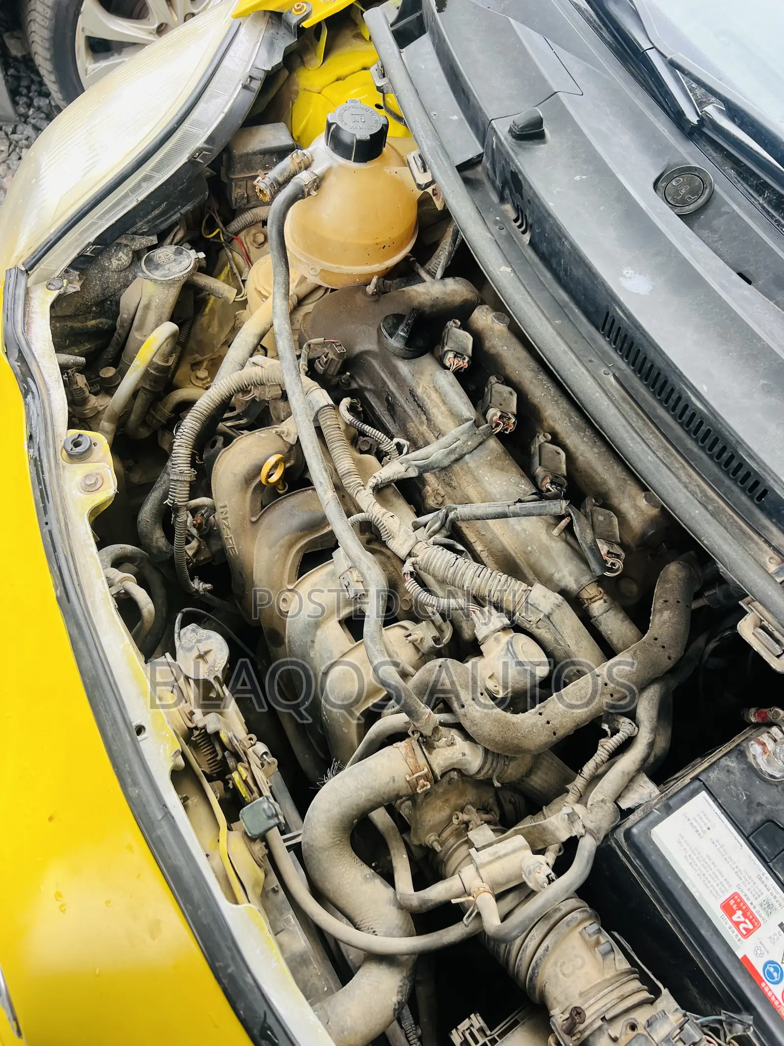 Toyota Vitz 2010 Yellow