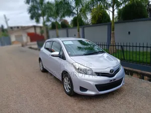 Toyota Vitz 2014 Silver
