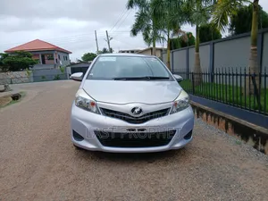 Toyota Vitz 2014 Silver