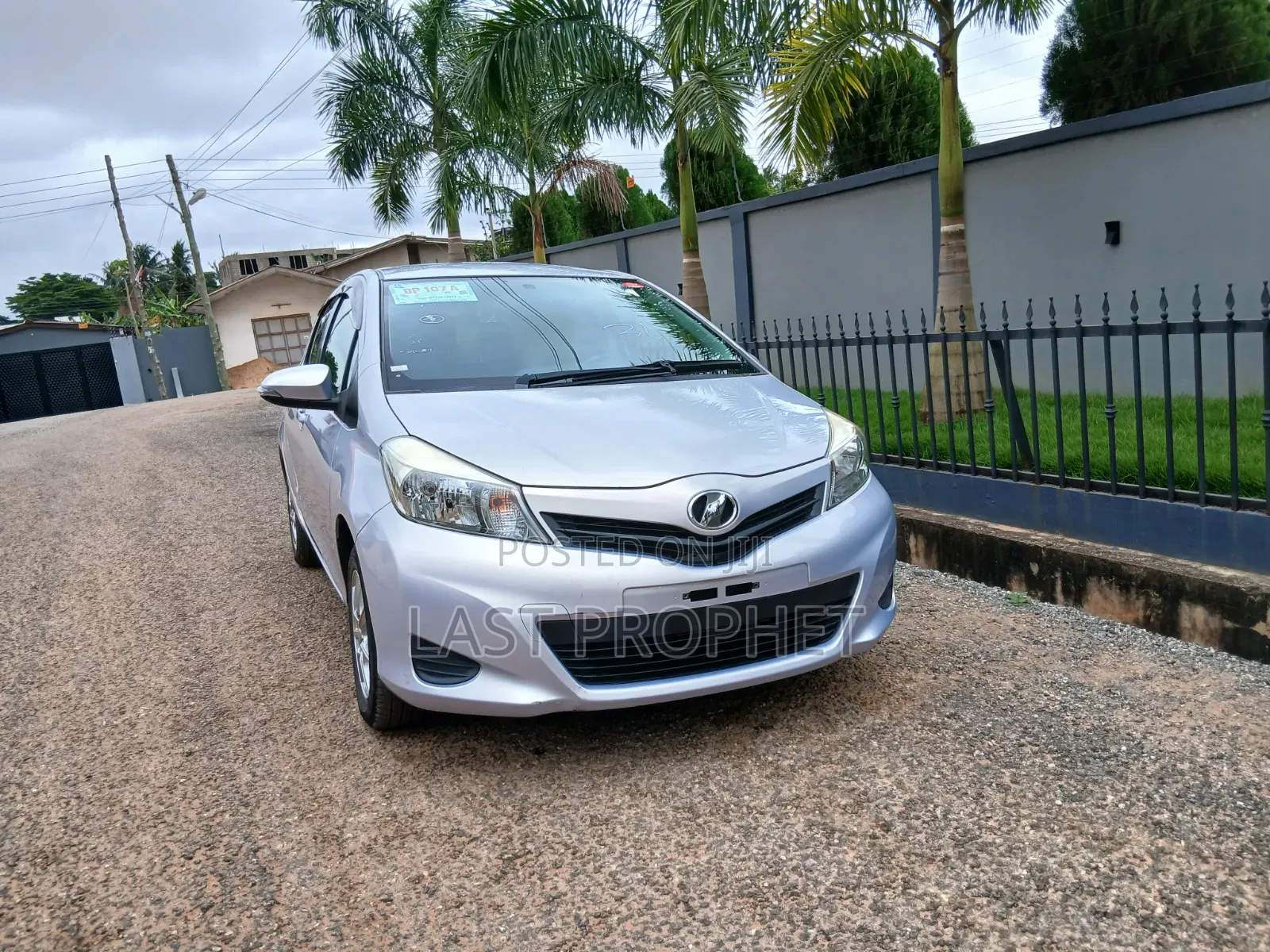 Toyota Vitz 2014 Silver
