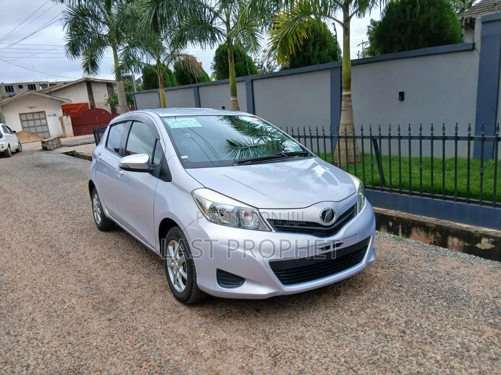 Toyota Vitz 2014 Silver