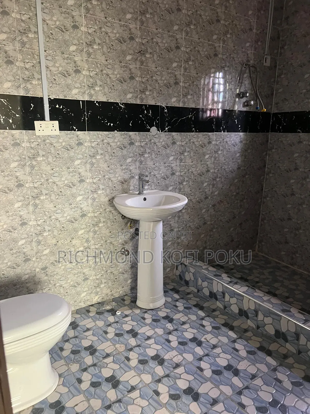 5bdrm House in Kofis Realty, Baatsona Total for rent