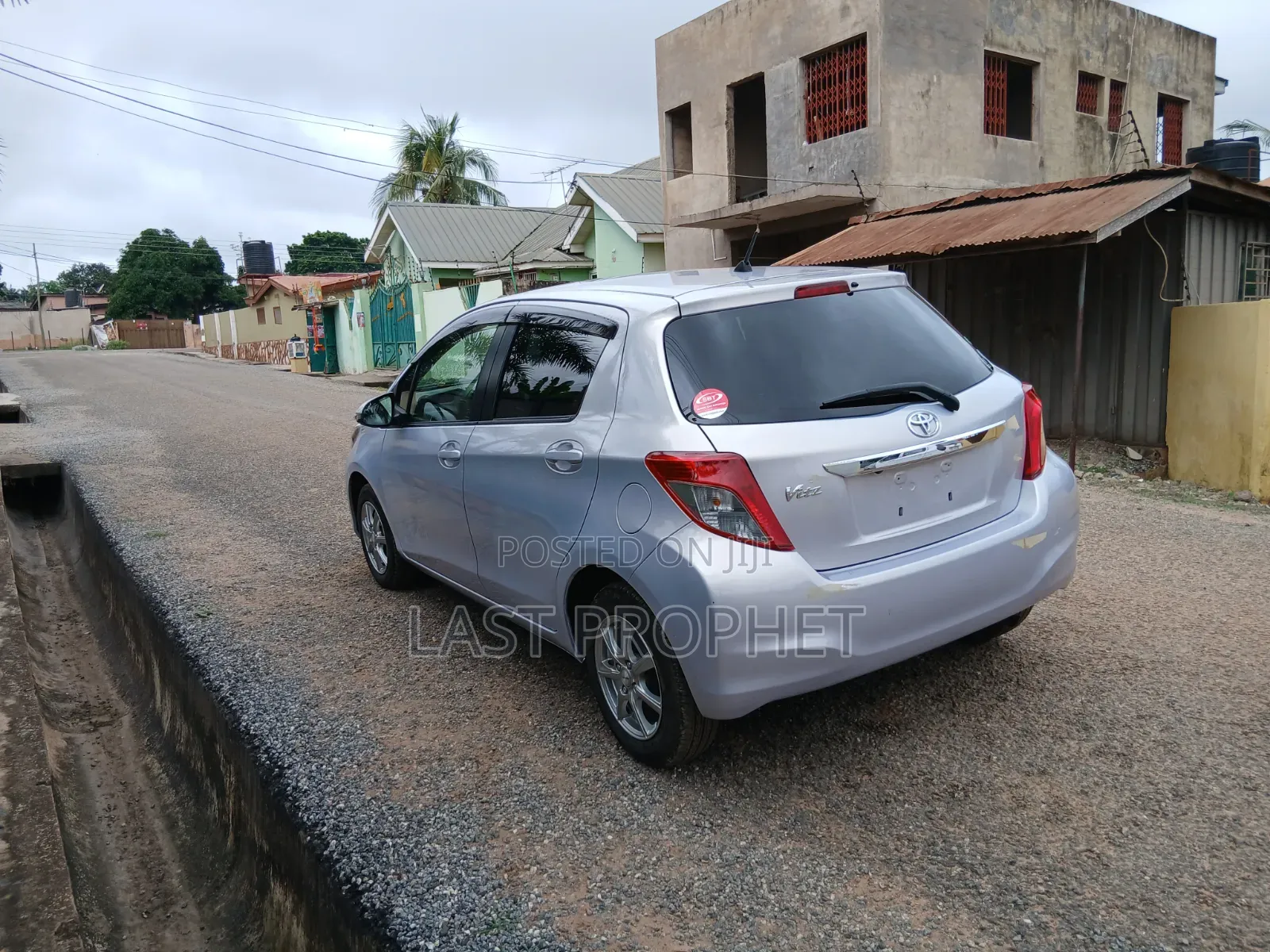 Toyota Vitz 2014 Silver