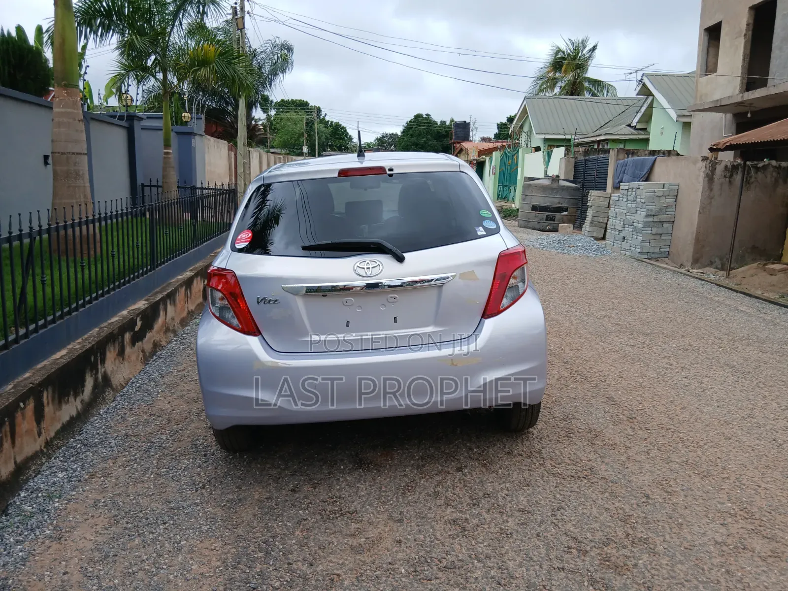 Toyota Vitz 2014 Silver