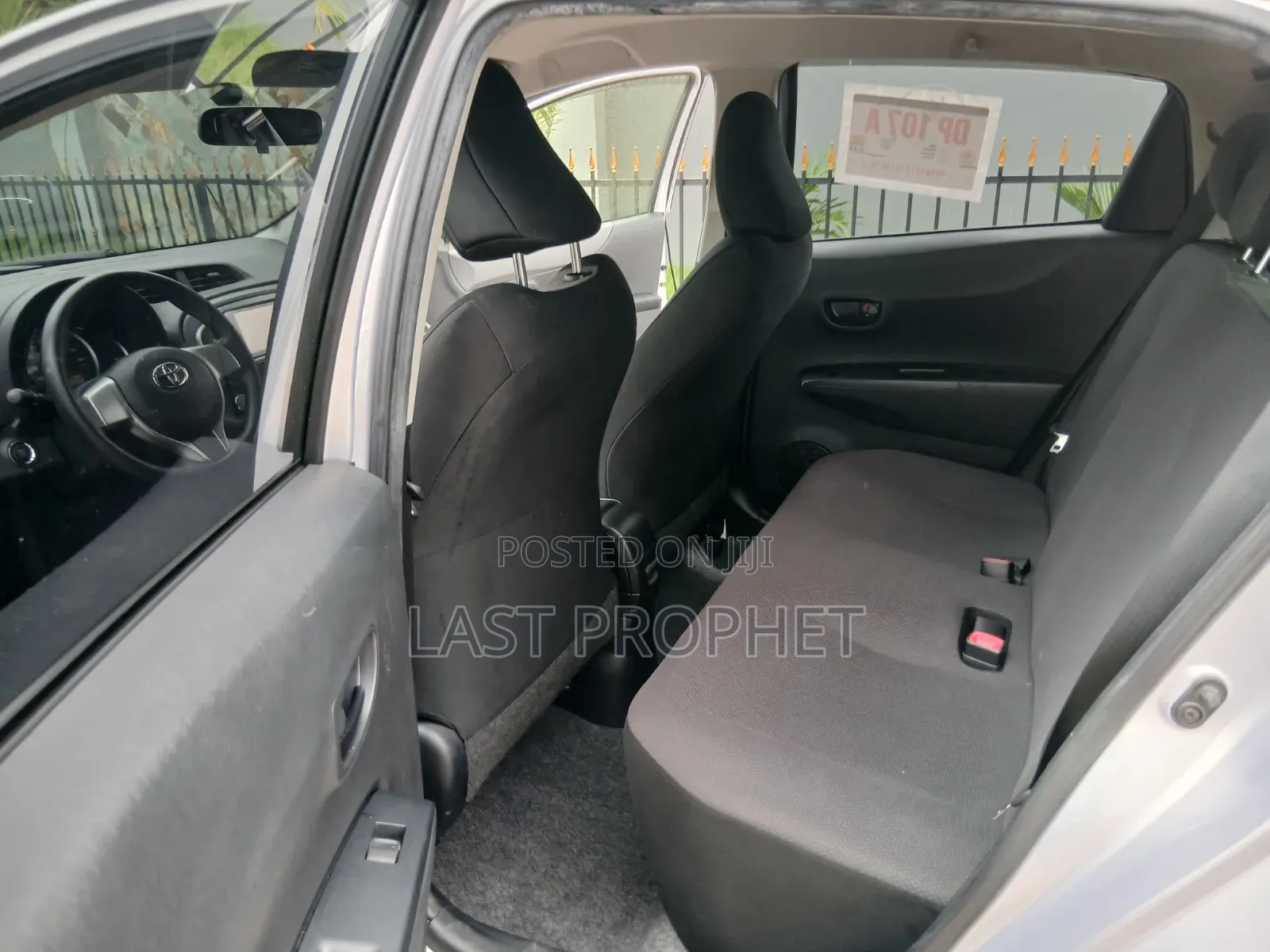 Toyota Vitz 2014 Silver