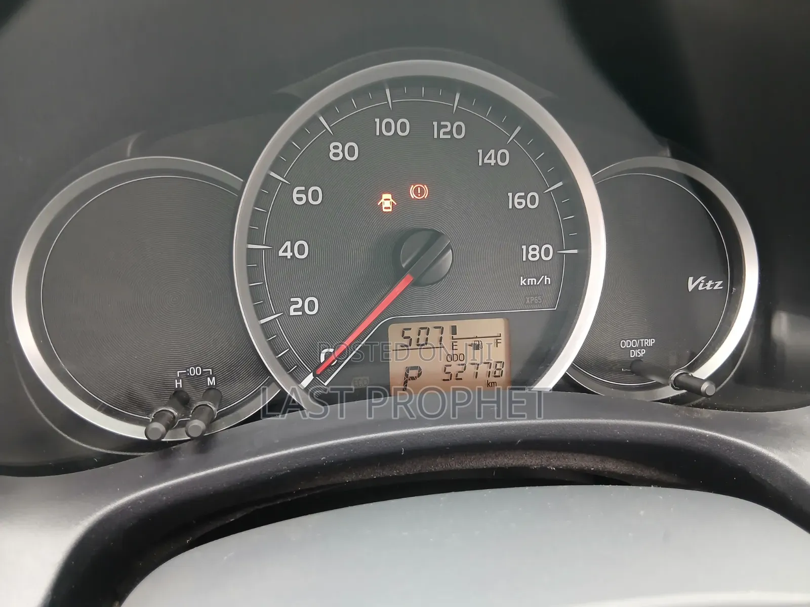 Toyota Vitz 2014 Silver