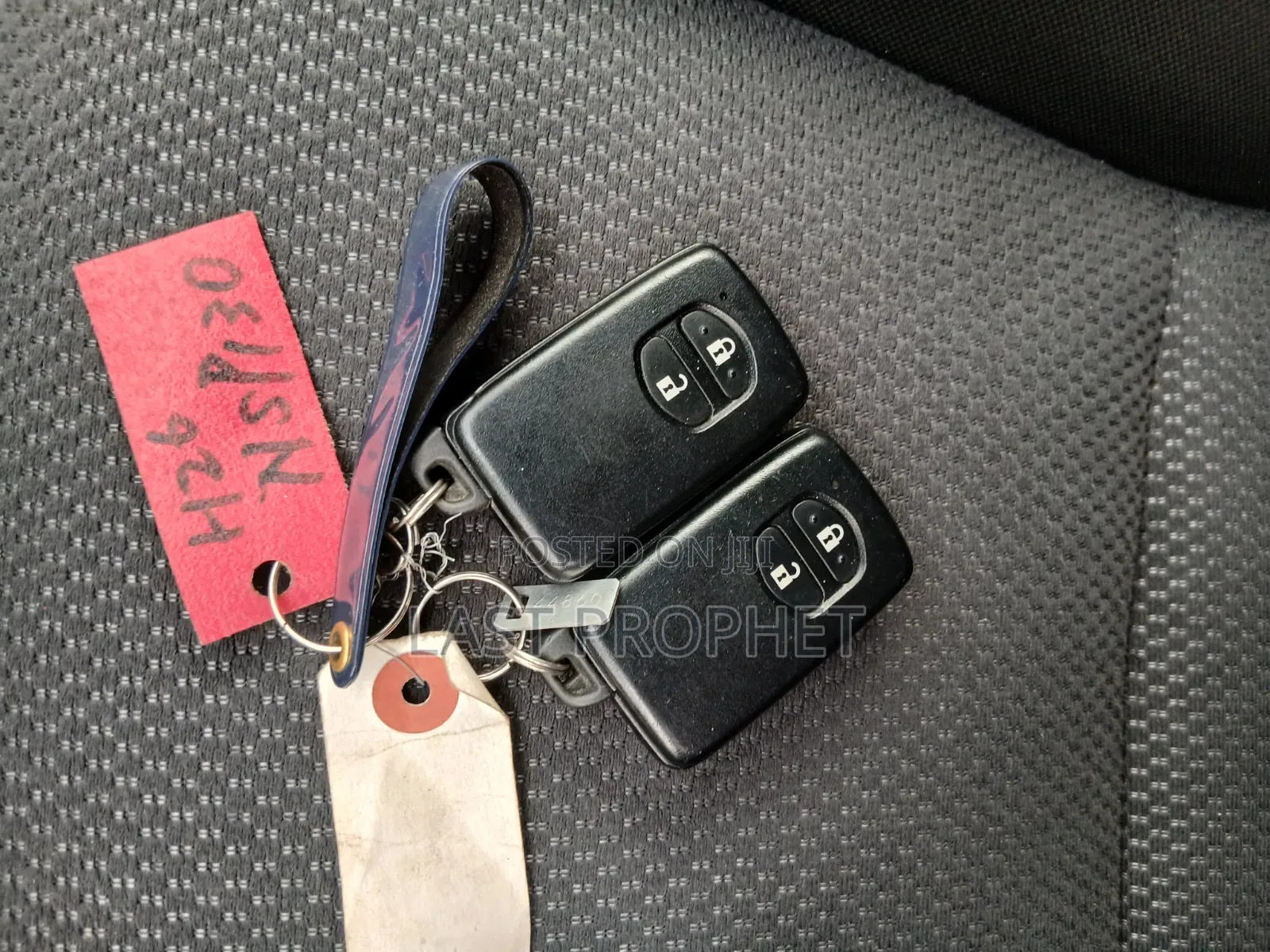 Toyota Vitz 2014 Silver
