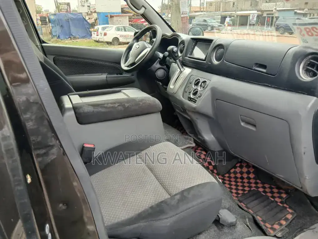 Nissan Caravan (Urvan) 2018 Black