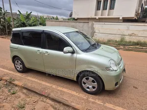 Toyota Sienta 2013 Green