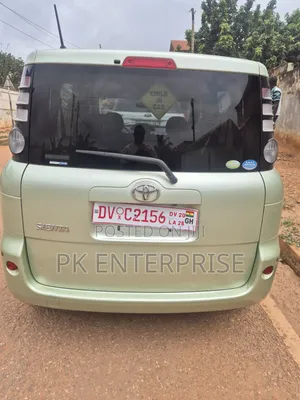 Toyota Sienta 2013 Green
