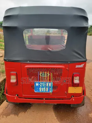 Bajaj Avenger 180 2025 Red