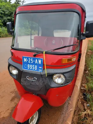Bajaj Avenger 180 2025 Red