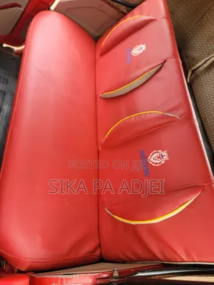 Bajaj Avenger 180 2025 Red