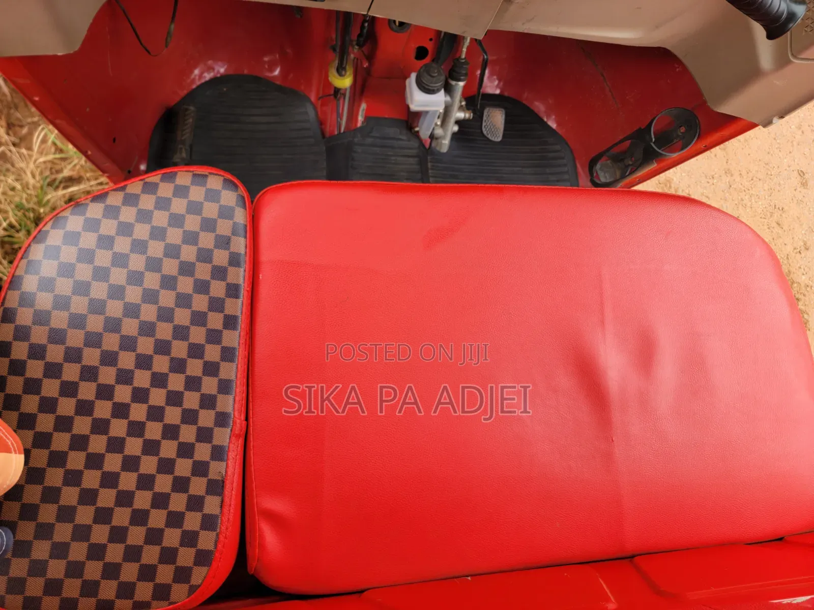 Bajaj Avenger 180 2025 Red