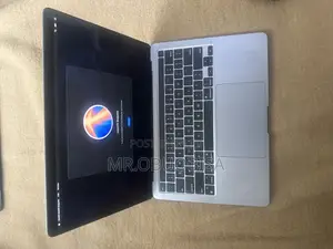 Laptop Apple MacBook Pro 2022 M2 8GB Apple M2 SSD 256GB