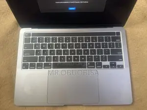 Laptop Apple MacBook Pro 2022 M2 8GB Apple M2 SSD 256GB