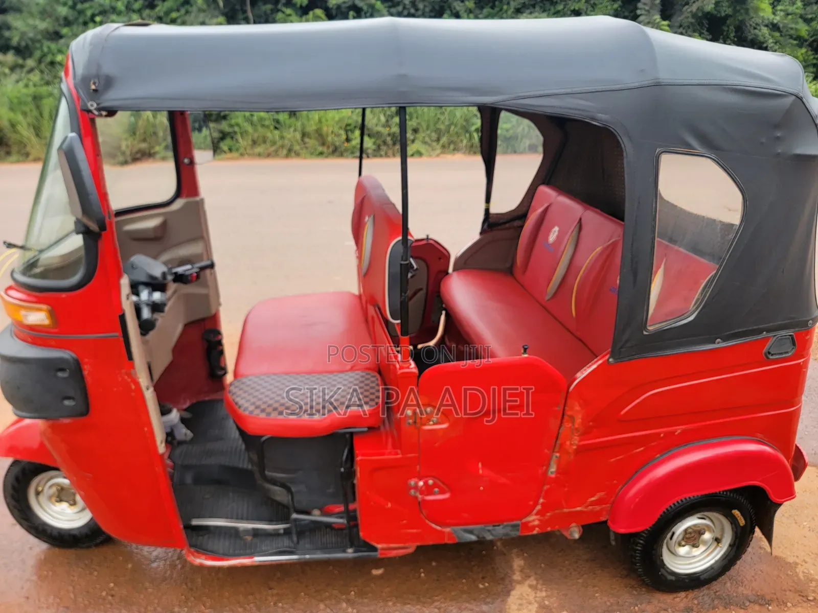 Bajaj Avenger 180 2025 Red