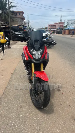 Honda CB 2022 Red