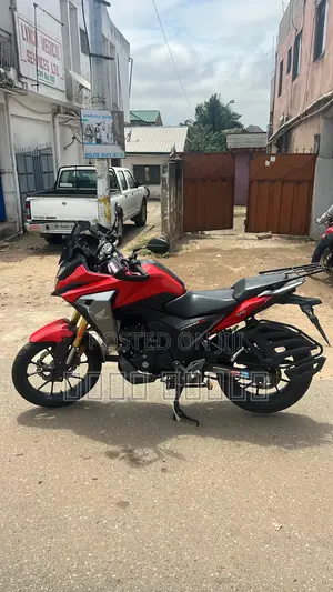Honda CB 2022 Red